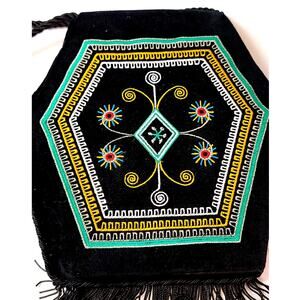 Senaca Purse Iroqois National Museum Anniversary Collection 2007 42,000 Stitches